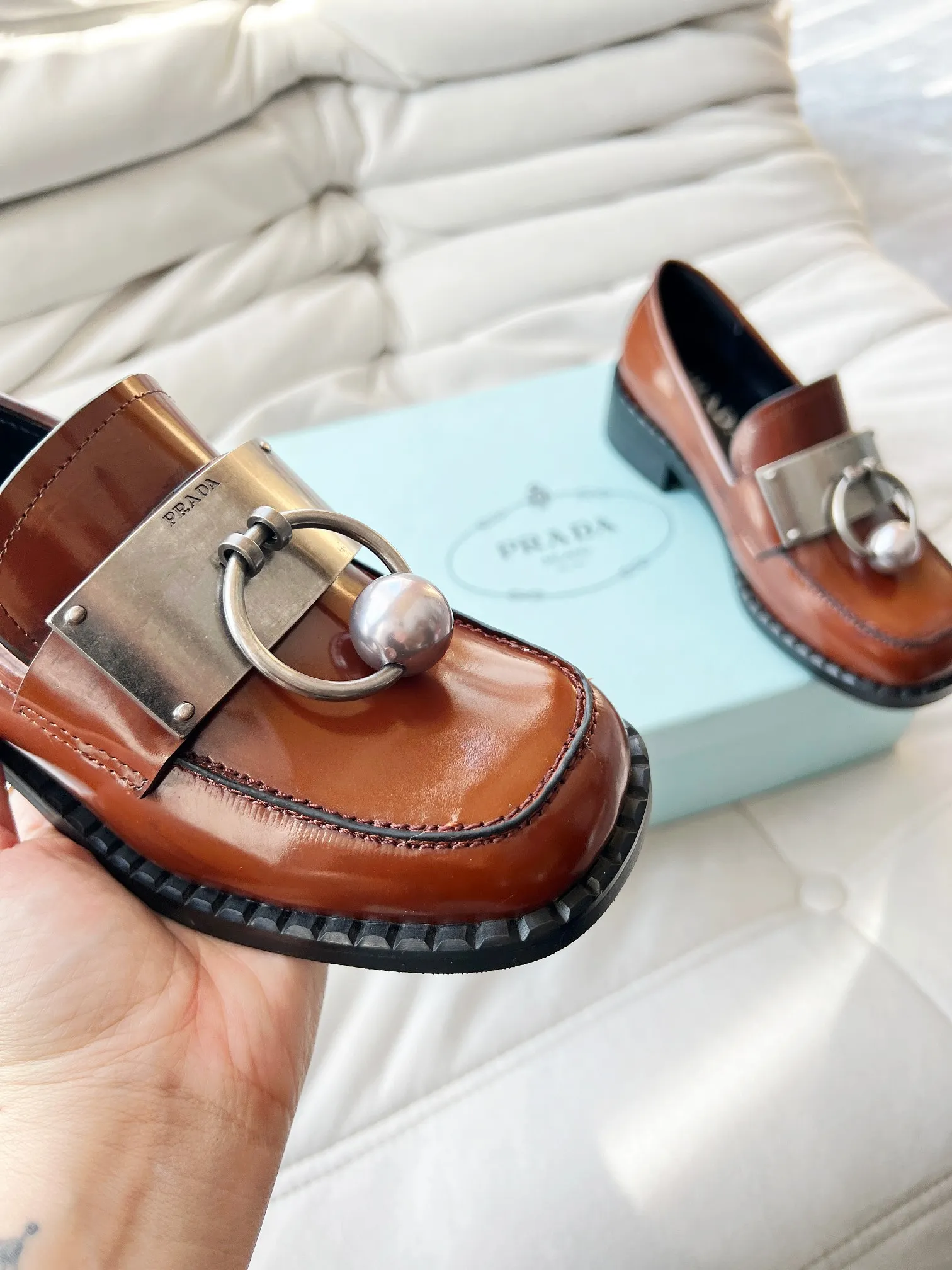 👟👟Ex-factory price 560👟👟 Prada’s new spring and summer women’s clothing｜Absolutely beautiful🥰Exception! Extra number! Anita will continue to update the latest SS25 catwalk pre-sale models, with novel logos as soul mates. Full of fun ~ Adhering to the trend-setting vane, you must believe in Prada's ability to capture fashion. 35-42 yards